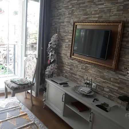 In Sweet Homes 3 Apartment